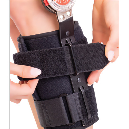 Orteza de genunchi mobila, cu articulatii reglabile