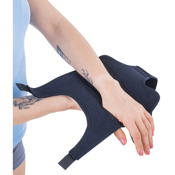 Orteză de încheietura mâinii mână fixă cu atelă...